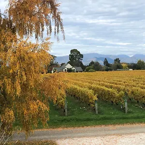  Lodge Vineyard In On The Golden Mile