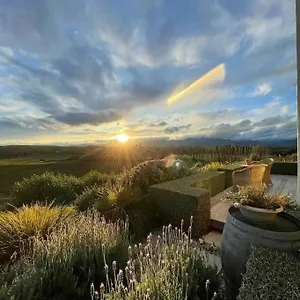  Apartment Luxury With Stunning Vineyard Views